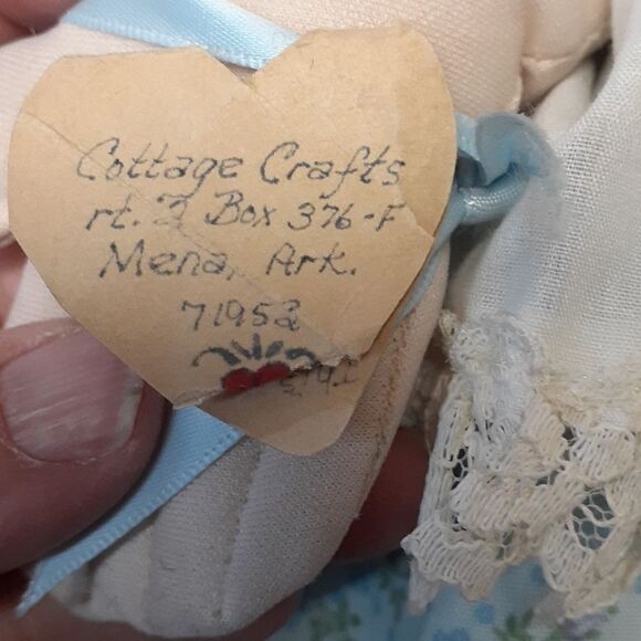 Handmade 24" soft cloth sculpture doll called "April" from Mena, Arkansas - Picture 4 of 10